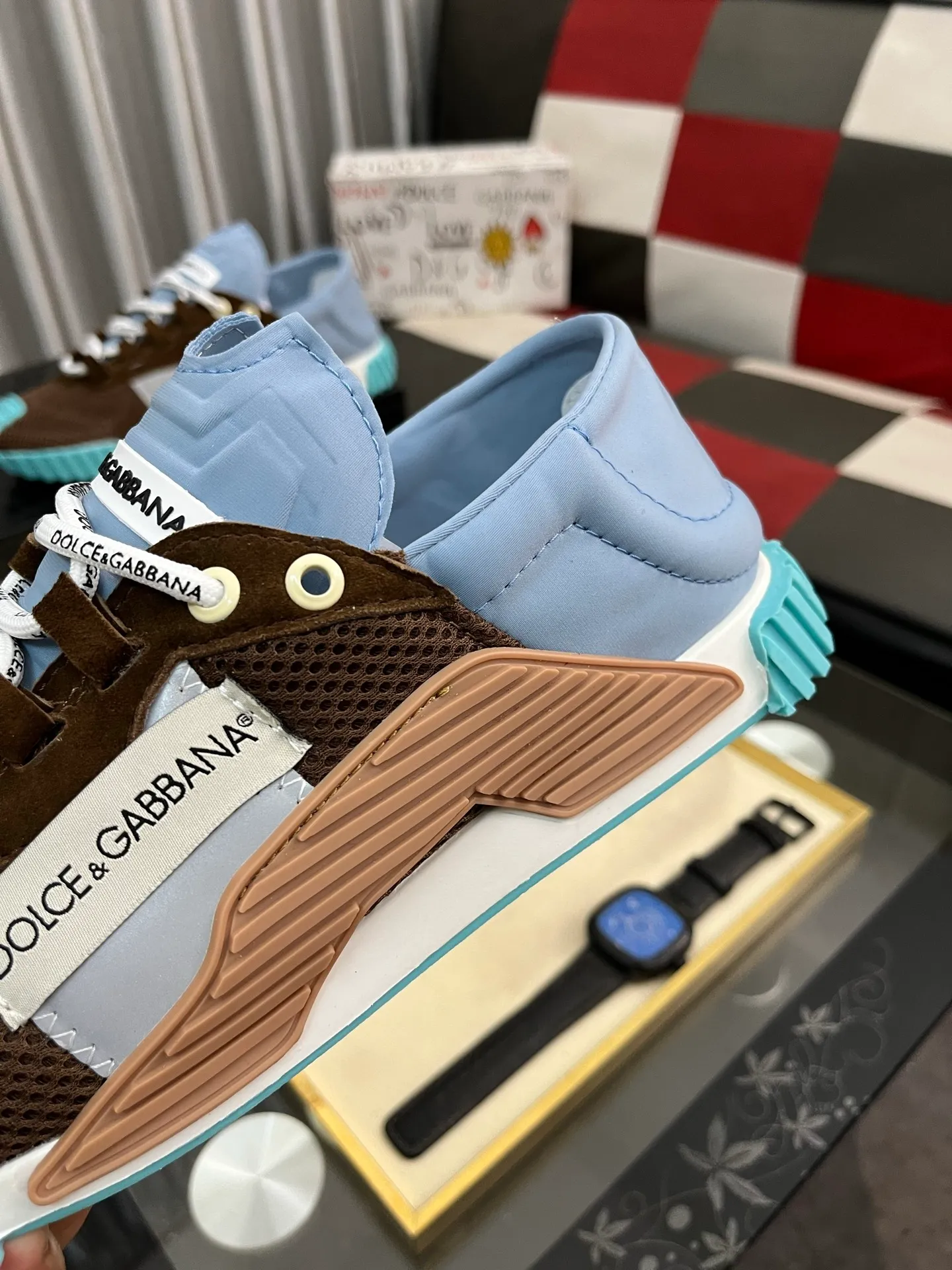 Men's shoes 💰440⌚️⌚️DG's latest popular 🔥🔥casual shoes, the tongue has the brand's iconic details, and the combination of silk cowhide and cow suede enhances the style. Fashionable and versatile, it can complement any look. Create an exquisite design with unique dynamic vitality and modern atmosphere, showing modern elegance. Size: 35-46